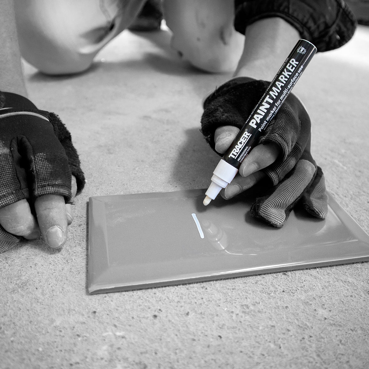 Tracer Μαρκαδόρος ανεξίτηλος βαρέως τύπου λευκός APTM2